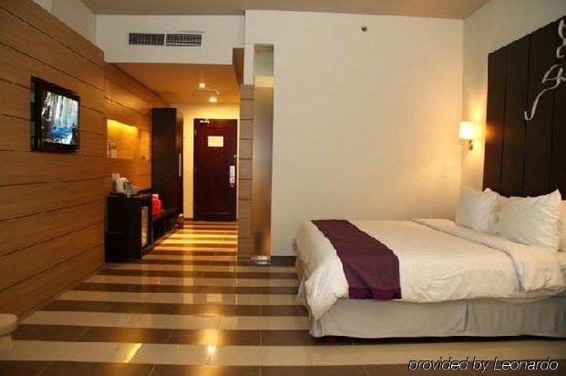 Vega Hotel Gading Серпонг Экстерьер фото